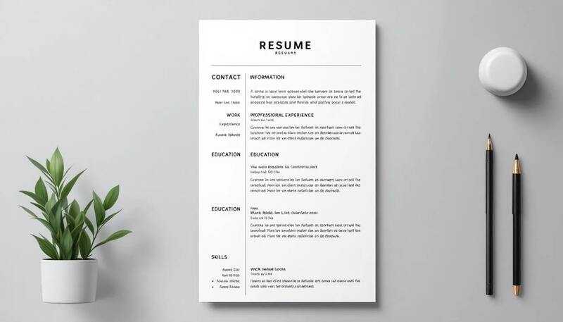Un modèle de CV moderne et épuré, mettant en avant les compétences en communication et les expériences professionnelles, avec une mise en page claire et structurée pour attirer l'attention des recruteurs. Les sections incluent des informations sur le parcours professionnel, les aptitudes et les centres d'intérêt, facilitant ainsi la transmission des messages clés aux employeurs potentiels.