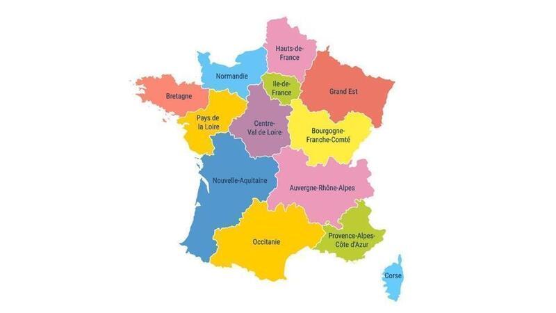 L'image représente une carte de France illustrant les noms des différentes régions. Chaque région est clairement délimitée, permettant de visualiser la répartition géographique des niveaux de vie et des salaires en France.
